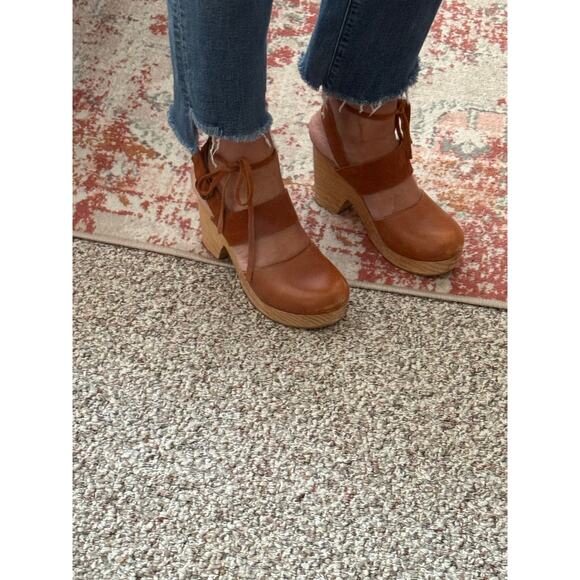 Free People Belmont Style Leather Clogs Size 38 (Fits 7) - Picture 1 of 8